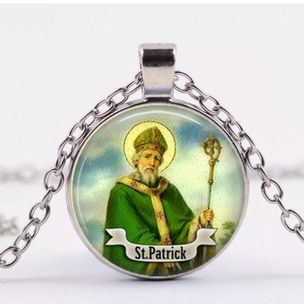 St. Patrick silver glass necklace